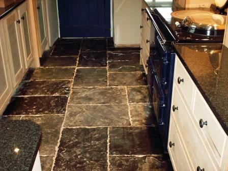 Clean the tile joints and the floor with natural products 